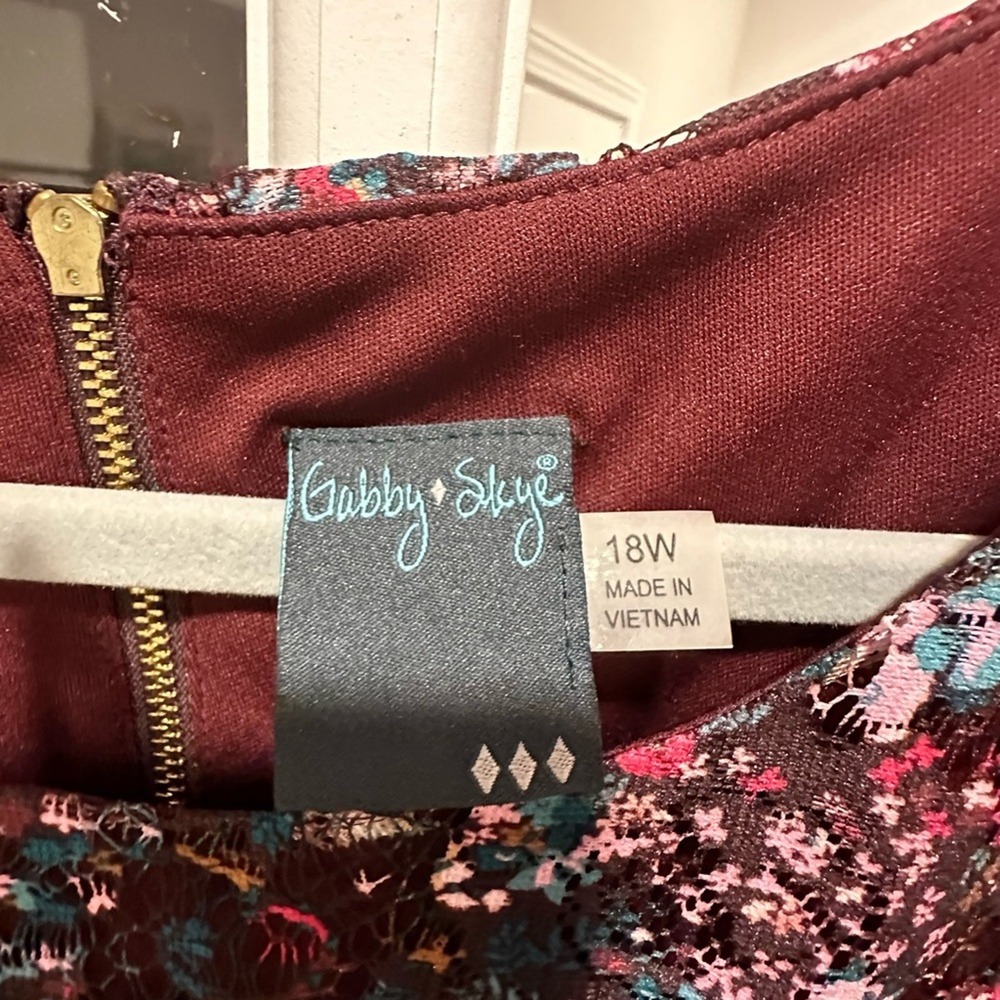 Gabby Skye Floral Lace Dress 18W Burgundy Cold Shoulder Fit Flare Romantic Party - Picture 10 of 13